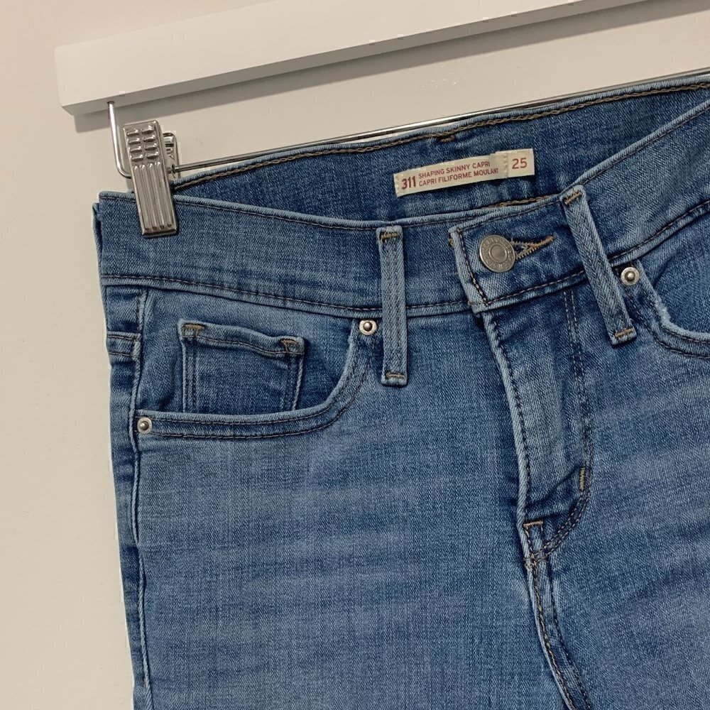Brand New  311 Shaping Skinny Mid Rise Capri Jeans | Light to Medium Indigo Wash